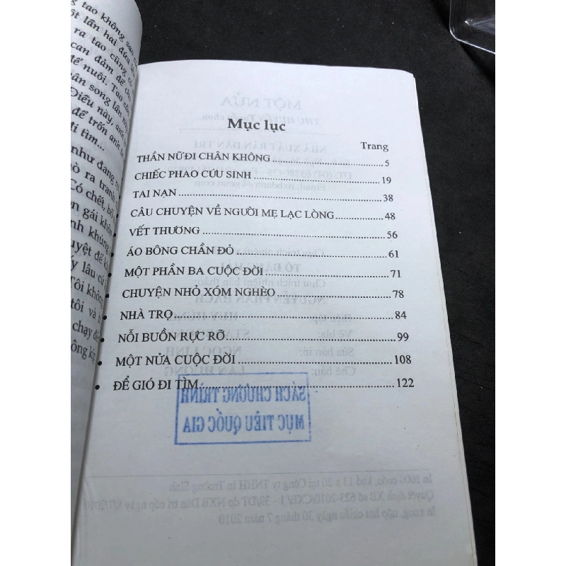 Một nửa 2010 mới 80% bẩn nhẹ Thu Huyền HPB0906 SÁCH VĂN HỌC 915009