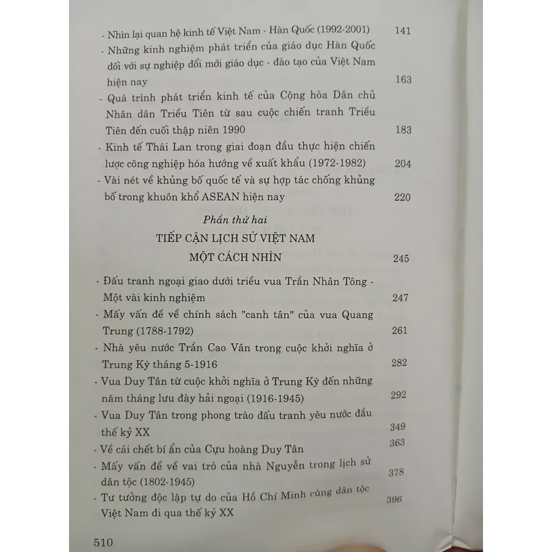 TIẾP CẬN LỊCH SỬ THẾ GIỚI VÀ LỊCH SỬ VIỆT NAM - HOÀNG VĂN HIỂN 731592