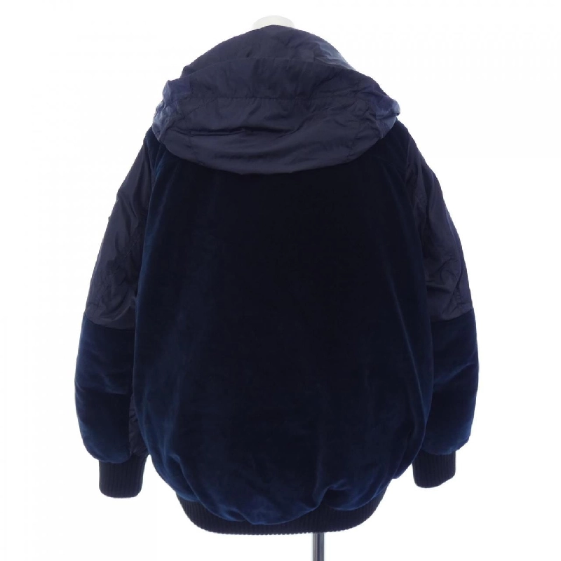 Áo khoác lông vũ MONCLER 642340