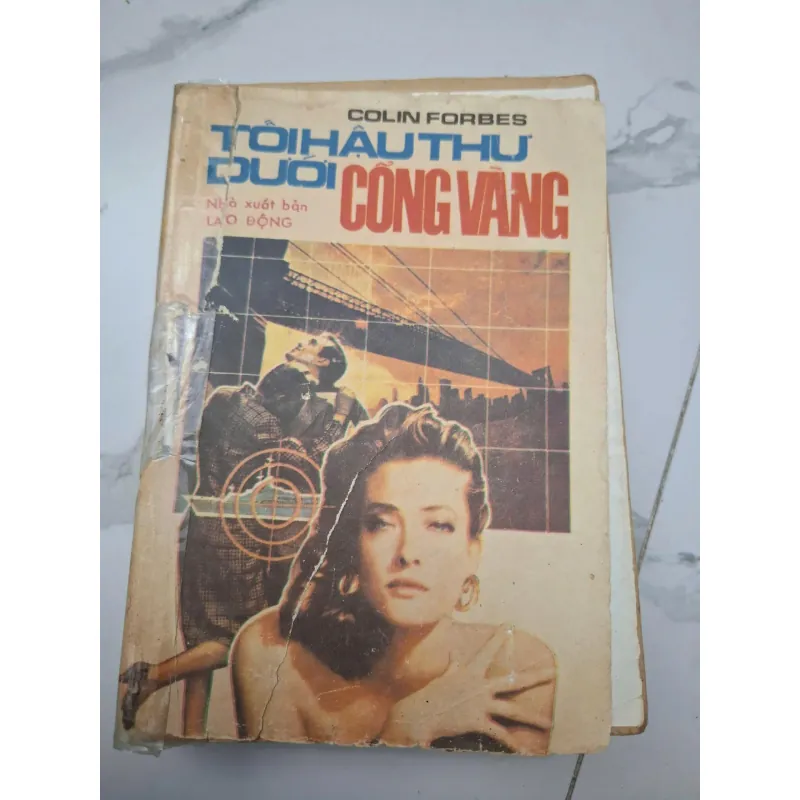 Tôi hầu thư dưới cổng vàng – Colin Forbes 603921