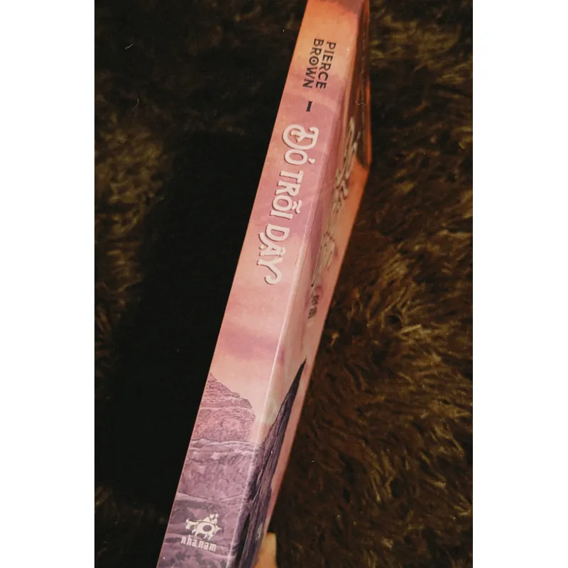 Đỏ trỗi dậy 701943