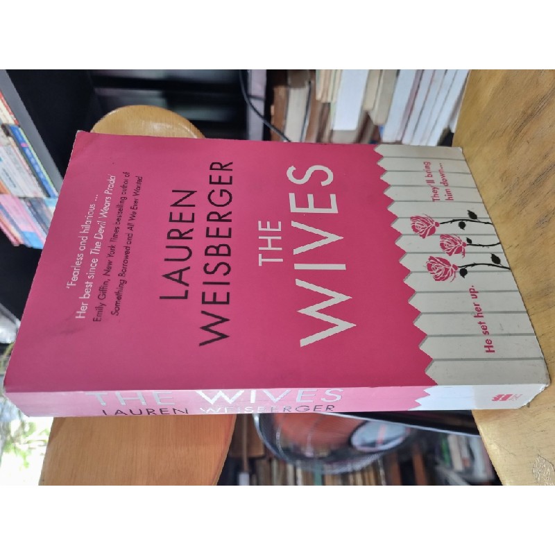 THE WIVES - LAUREN WEISBERGER 119473