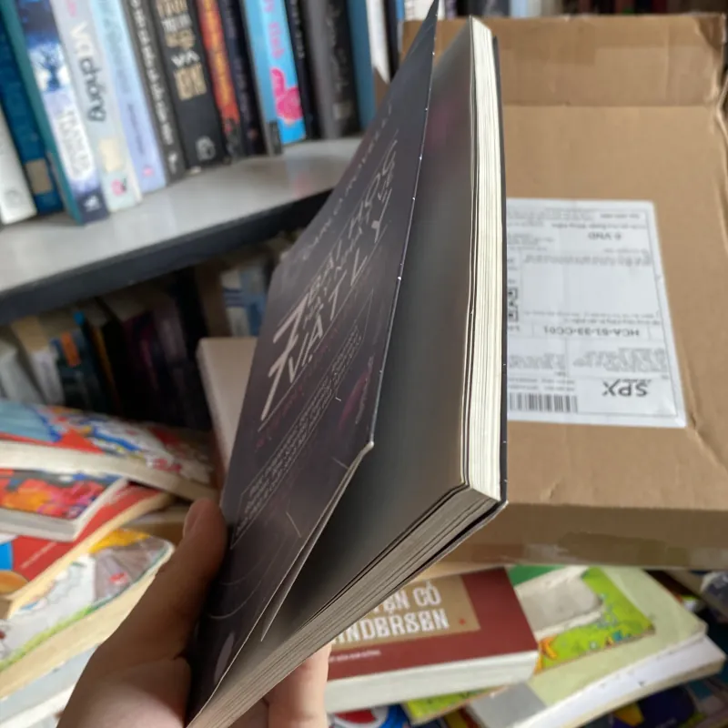 7 Bài học hay nhất về Vật lý" của tác giả Carlo Rovelli 996433