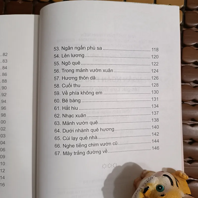 [2 cuốn] Cảm thức thời gian - Thơ (Phạm Thái Quỳnh) + Ngân ngấn phù sa - Thơ (Lưu T.Vương) 975627