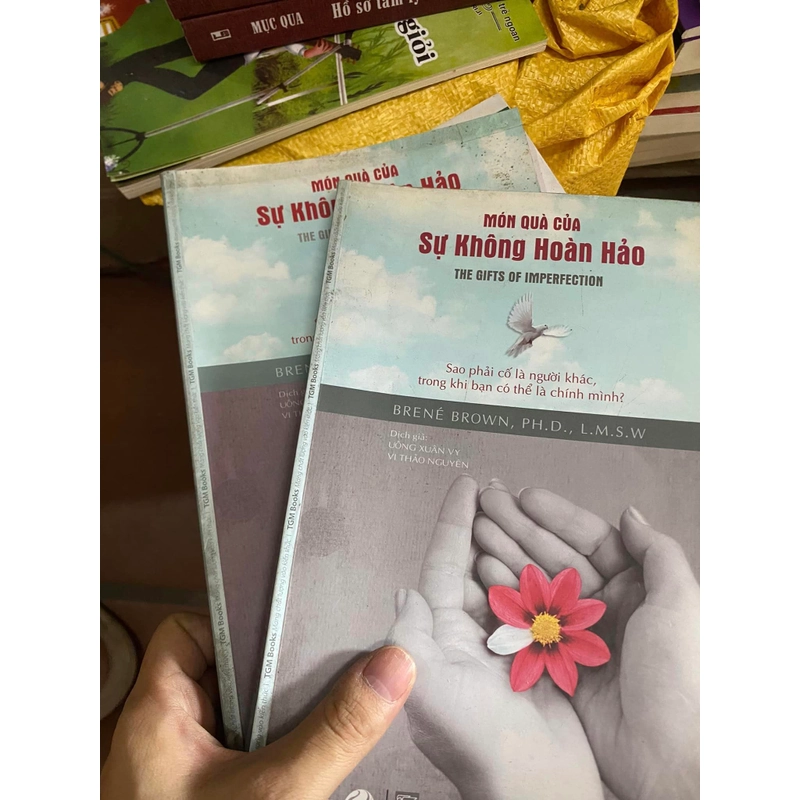 Sách Món quà của sự không hoàn hảo (The gifts of imperfection) - Brene Brown, PH. D. LMSW 312481