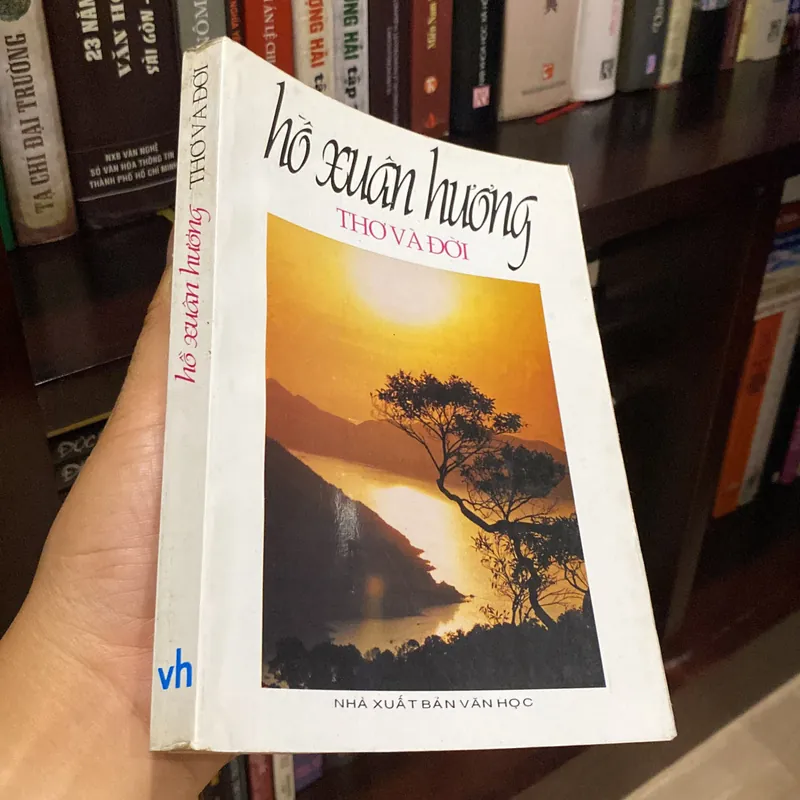 HỒ XUÂN HƯƠNG - THƠ VÀ ĐỜI (XB 2000) 470800