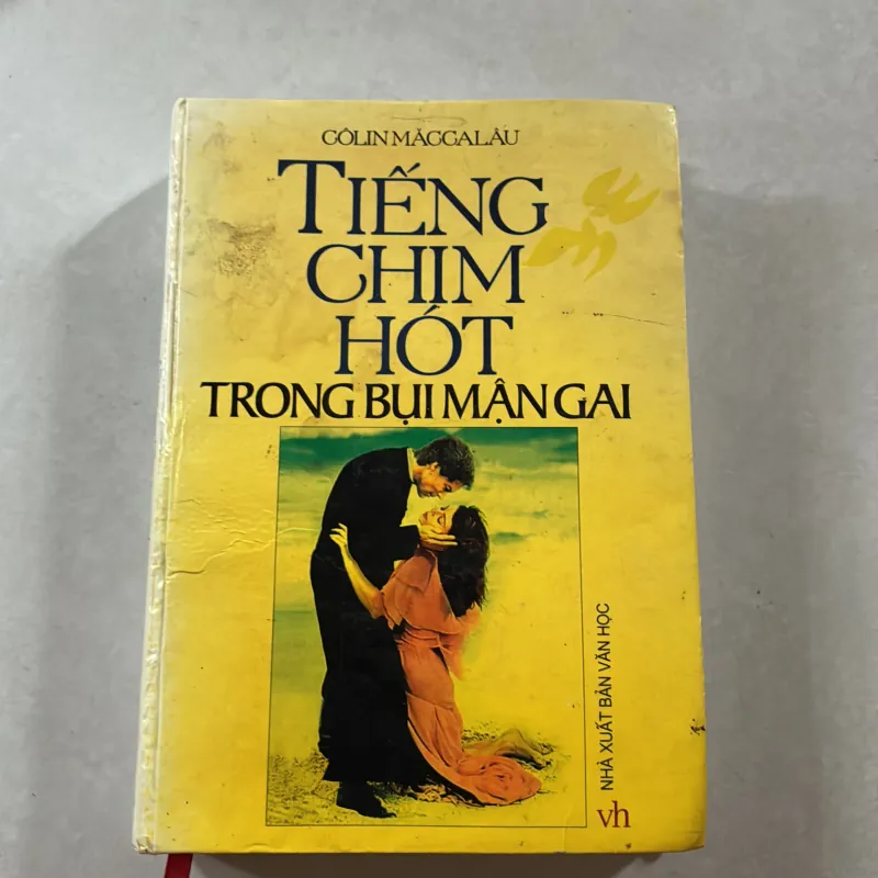 Tiếng chim hót trong bụi mận gai (Bìa cứng, có ẩm) 747904