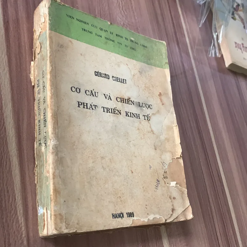 Cơ cấu và chiến lược phát triển kinh tế, CÉRARD CRELLET 608971