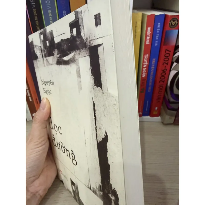 DỌC ĐƯỜNG - Nguyên Ngọc 935016