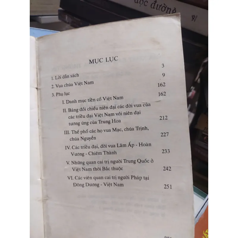 Sách: Vua chúa Việt Nam - Tác giả: Bùi Thiết (A3) 599395
