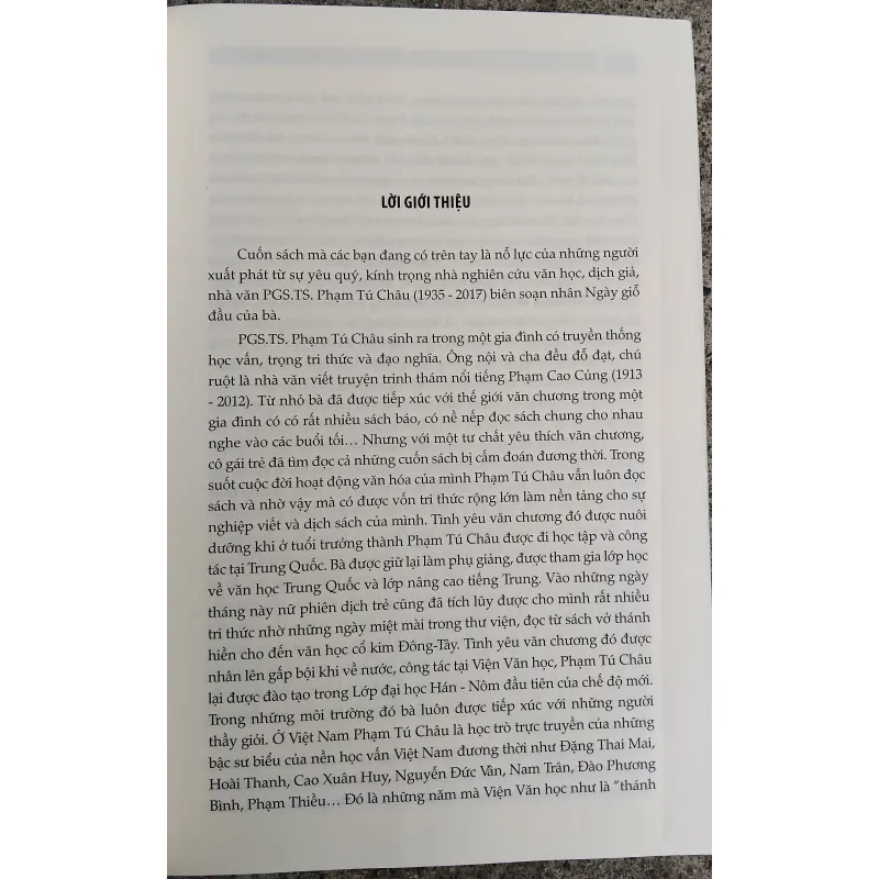 Tự sự giữa đôi dòng - Tuyển tập tác phẩm PGS TS Phạm Tú Châu  997349