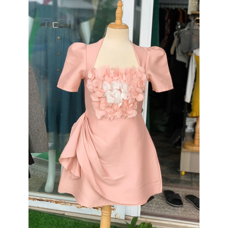 Chiếc váy hồng pastel đính hoa 3D xinh xắn  503159