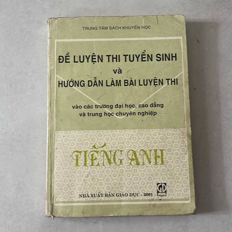 Đề luyện thi tuyển sinh và Hướng dẫn làm bài luyện thi Tiếng Anh 518011