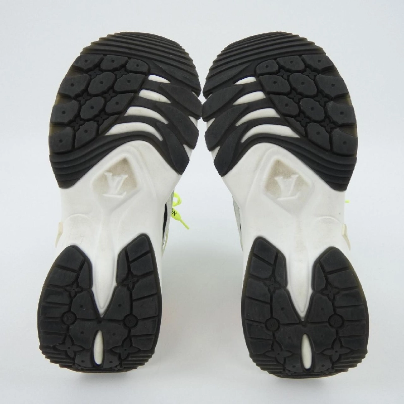 Giày sneaker dòng Run 55 của Louis Vuitton 656086