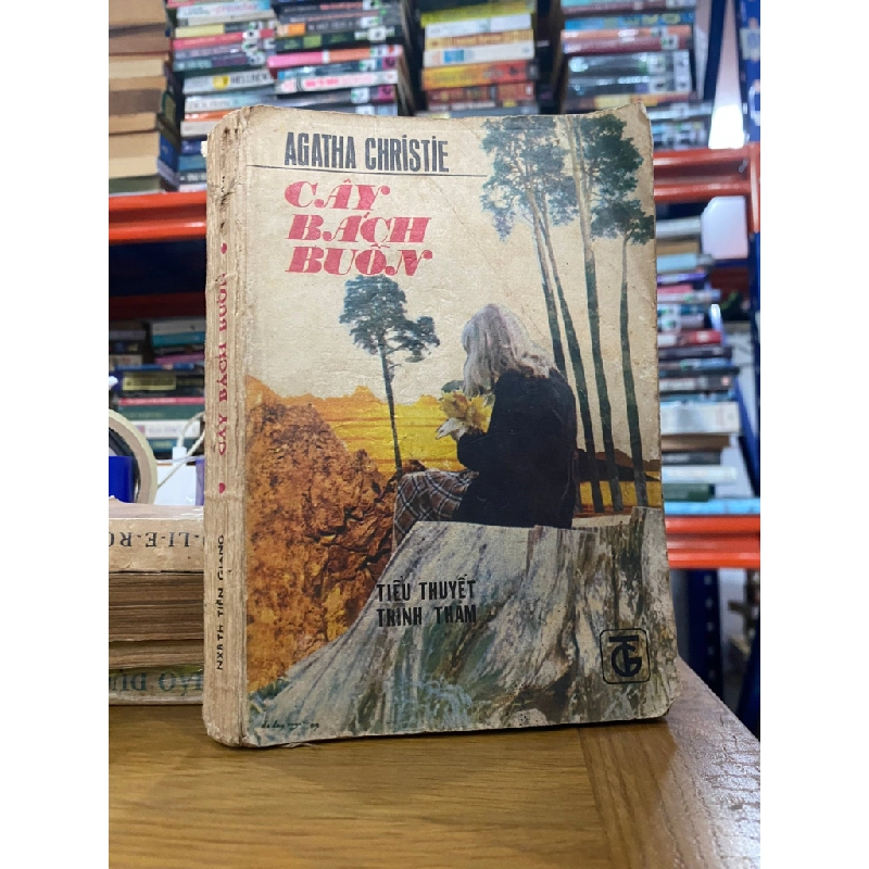 Cây bách buồn - Agatha Christie 523712