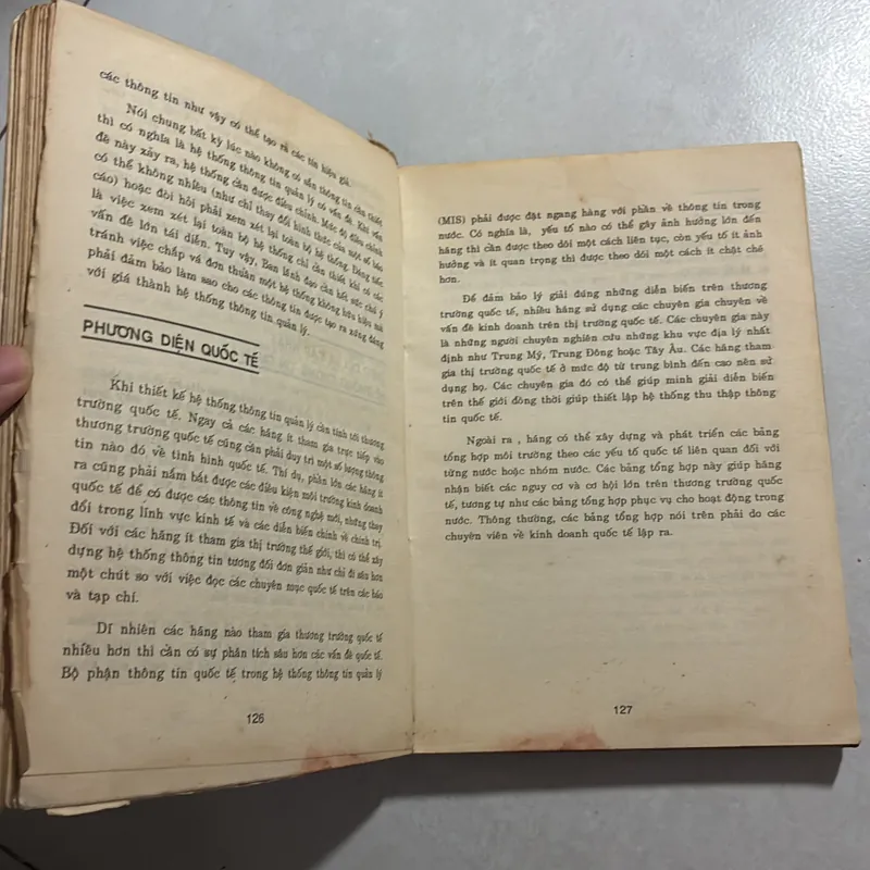 Chiến lược và sách lược kinh doanh - Garry D. Smith 728523