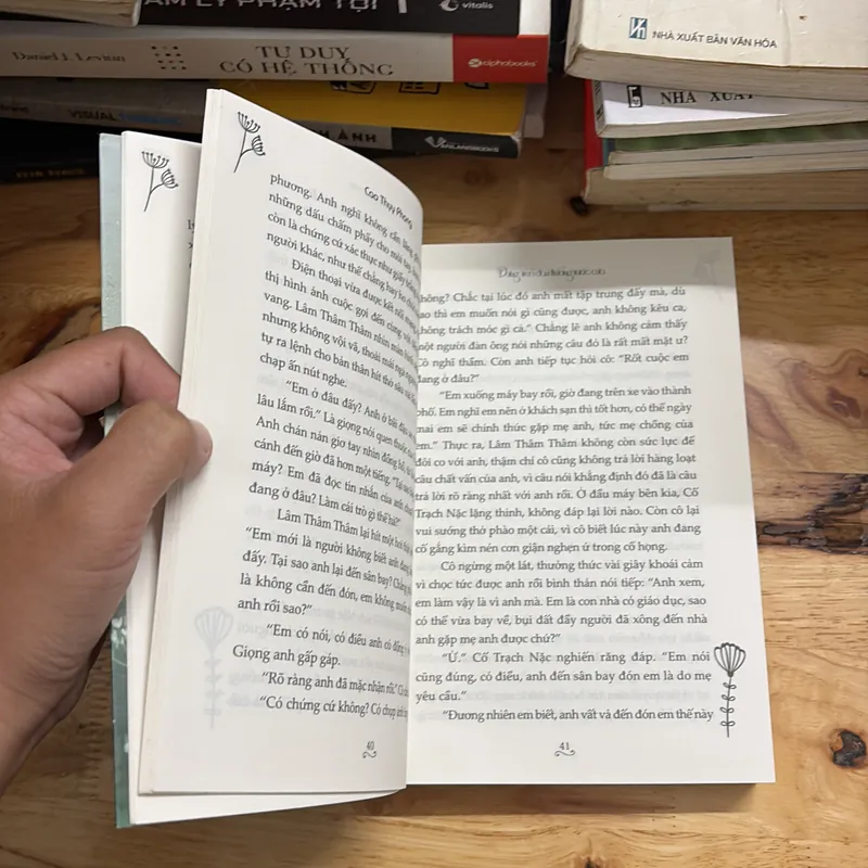 II Tiểu Thuyết: Đừng Treo Đau Thương Trước Cửa - Cao Thuỵ Phong - 2016 697205