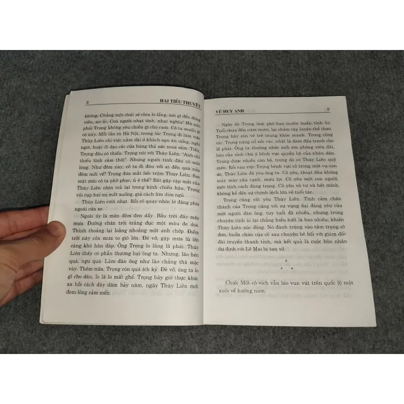 HAI TIỂU THUYẾT SA ĐỌA & NGƯỜI ĐẸP TRƯỚC NHÀ - VŨ HUY ANH 588729