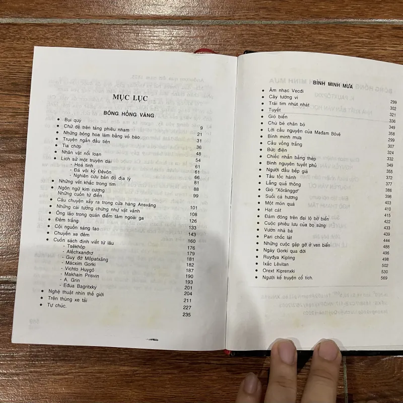 Bông hồng vàng & Bình minh mưa - Pauxtôpxki (10) 1002635