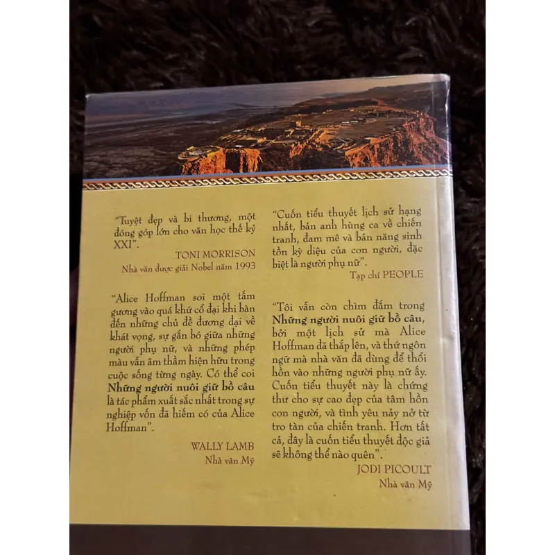 Những người nuôi chữ bồ câu 708136