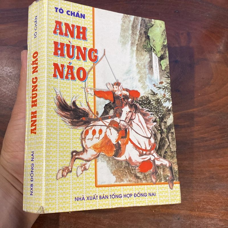 ANH HÙNG NÁO - TÔ CHẨN (XB 2001) 492976