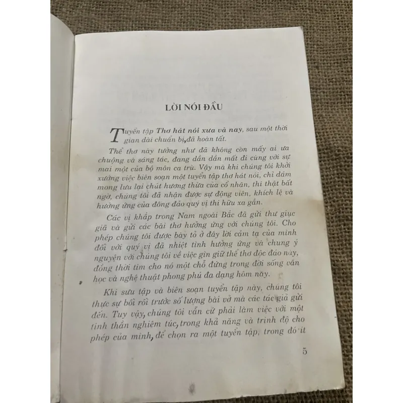 HOÀI YÊN & NGUYỄN XUÂN DIỆN - THƠ HÁT NÓI XƯA VÀ NAY, có chữ ký tác giả  714664