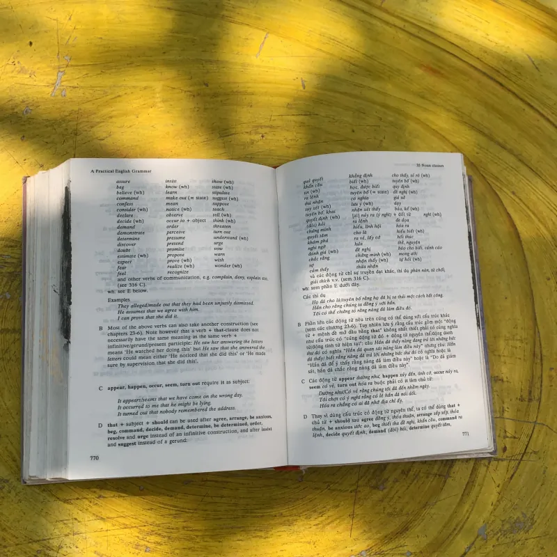 A PRACTICAL ENGLISH GRAMMAR- A.J. THOMSON & A.V. MARTINET 797288