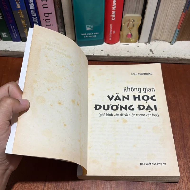 II Phê Bình Vấn Đề Và Hiện Tượng Văn Học: Không Gian Văn Học Đương Đại - Đoàn Ánh Dương 801134