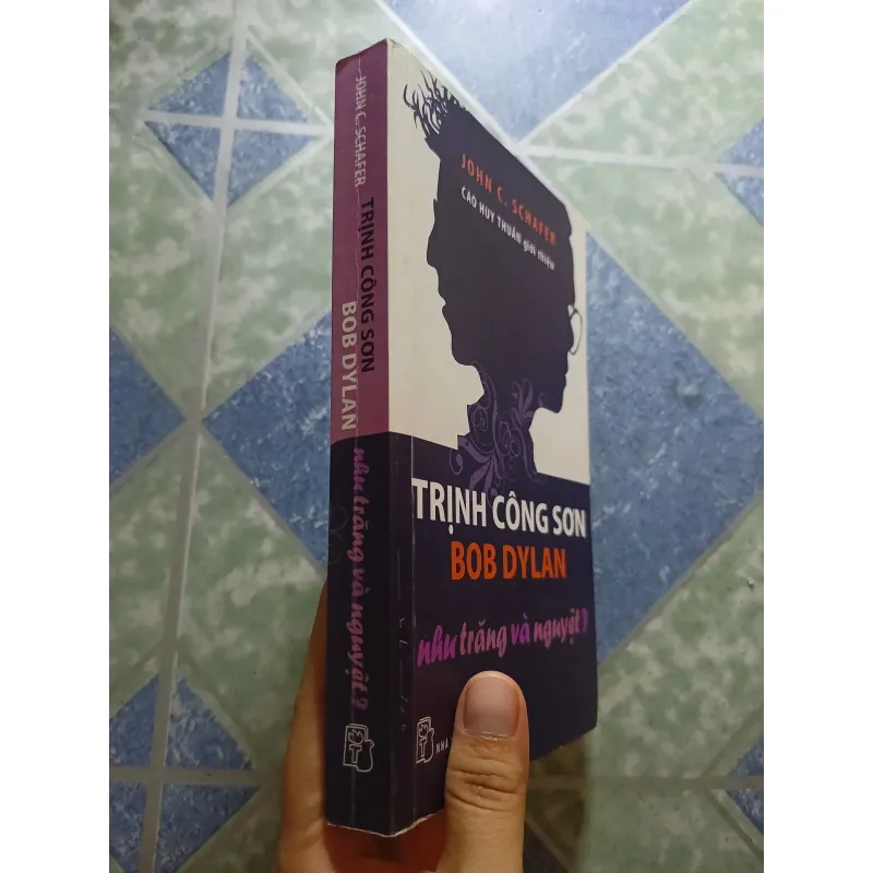 Trịnh Công Sơn BoB Dylan như trăng và nguyệt? - John C. Schafer 927834