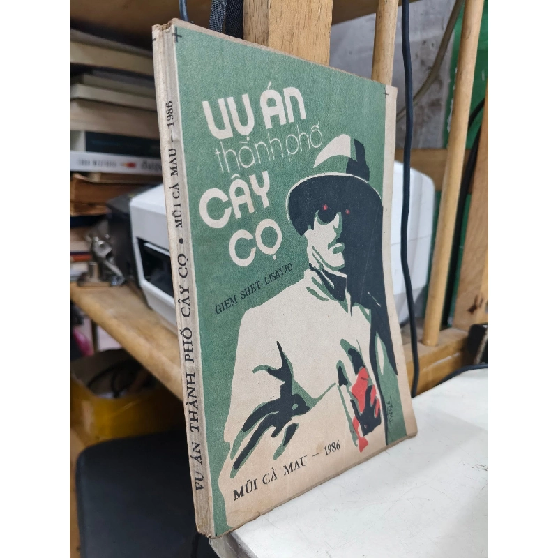 Vụ án thành phố cây cọ - Giem Shet Lisayjo 1021918