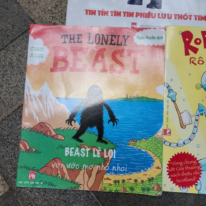 Combo 3 quyển Robot Rumpus, Tin và The lonely Beast 534558