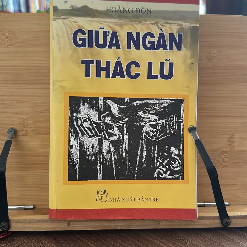 Giữa Ngàn Thác Lũ 933161