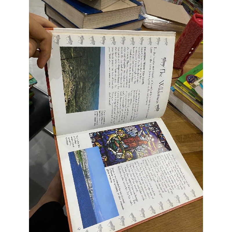 A World of Holidays : Carnival, Christmas, Hanukkah 550812