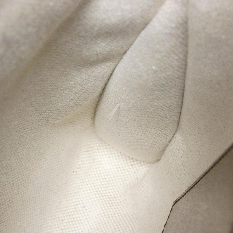 Túi đeo vai GG RETRO 681021 92THG của Gucci 613382