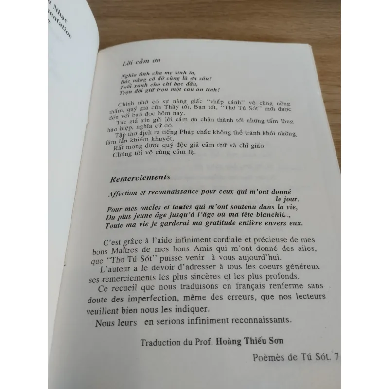 tập thơ song ngữ Việt - Pháp có tiêu đề "Cánh thời gian" (tựa tiếng Pháp: AILES DU TEMPS) 958380