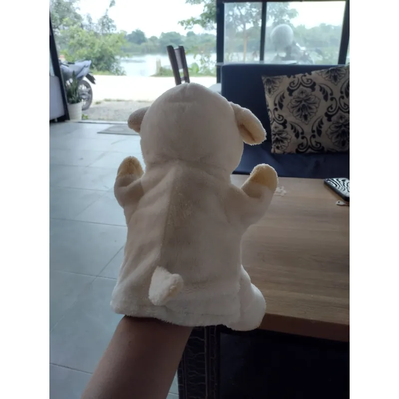 một chú thú nhồi bông hình con cừu  . Hàng 2hand 996568