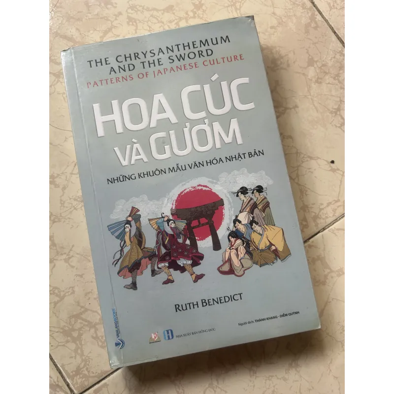 Hoa cúc và gươm 972930