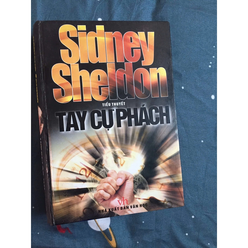 Sách TAY CỰ PHÁCH (Sidney Sheldon) 329453