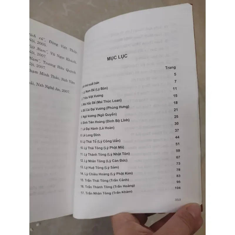 Sách: 54 vị hoàng đế Việt Nam Tác giả: Đặng Việt Thuỷ - Đặng Thành Trung 929296