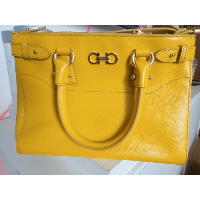 Túi Salvatore auth 💯 715452