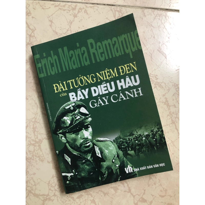 Đài tưởng niệm đen của bầy diều hâu gãy cánh (2003) - Erich Maria Remarque 359666