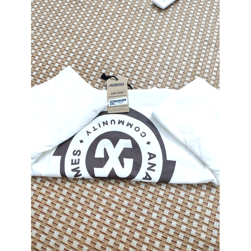 Áo thun ananas Merchandise Tee - AXGC Logo Badge - Snow White 528569