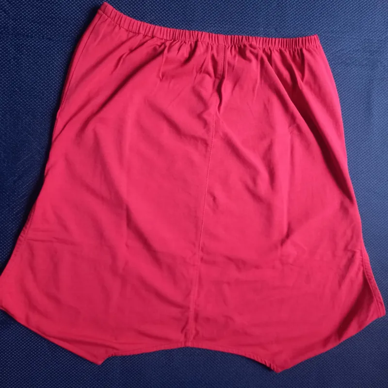 Áo phông dáng croptop size M, màu đỏ màu kem màu vàng sản phẩm đã Mặc Một Lần 1021188