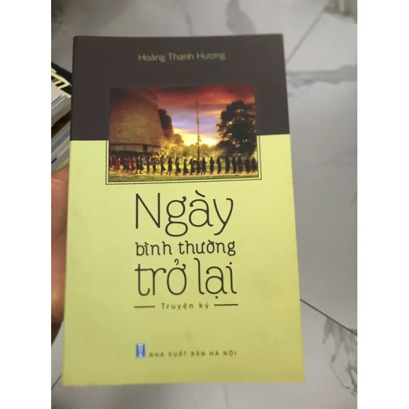 Ngày Bình Thường Trở Lại - Truyện ký của Hoàng Thanh Hương 599219