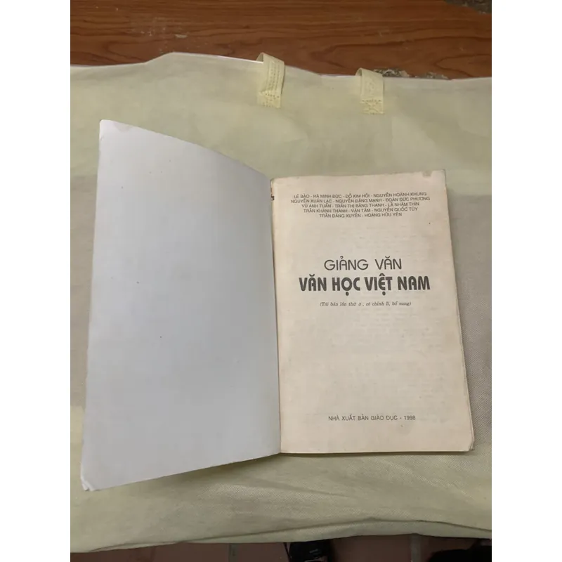 GIẢNG VĂN VĂN HỌC VIỆT NAM 738978