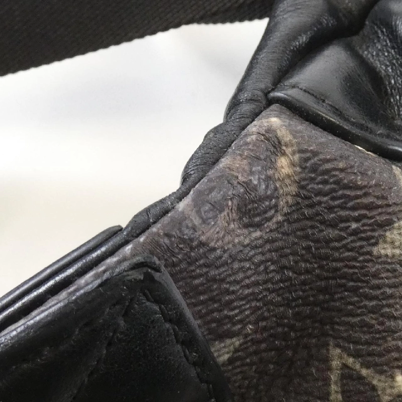 Túi đeo chéo Louis Vuitton Monogram Galaxy Discovery M44444 613057