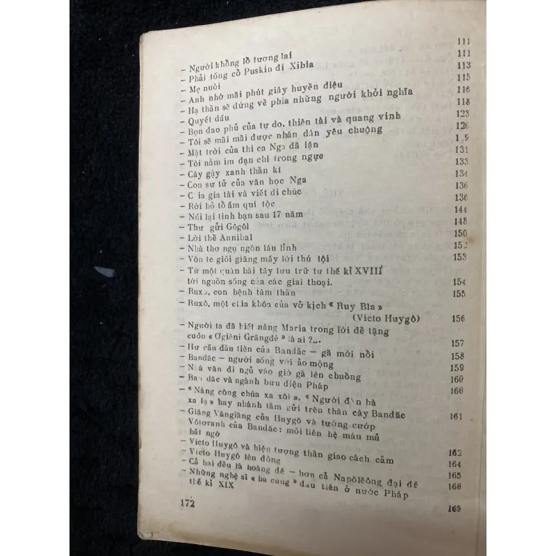 Chuyện làng văn Việt Nam và Thế giới (trọn bộ 2 tập)  1032477