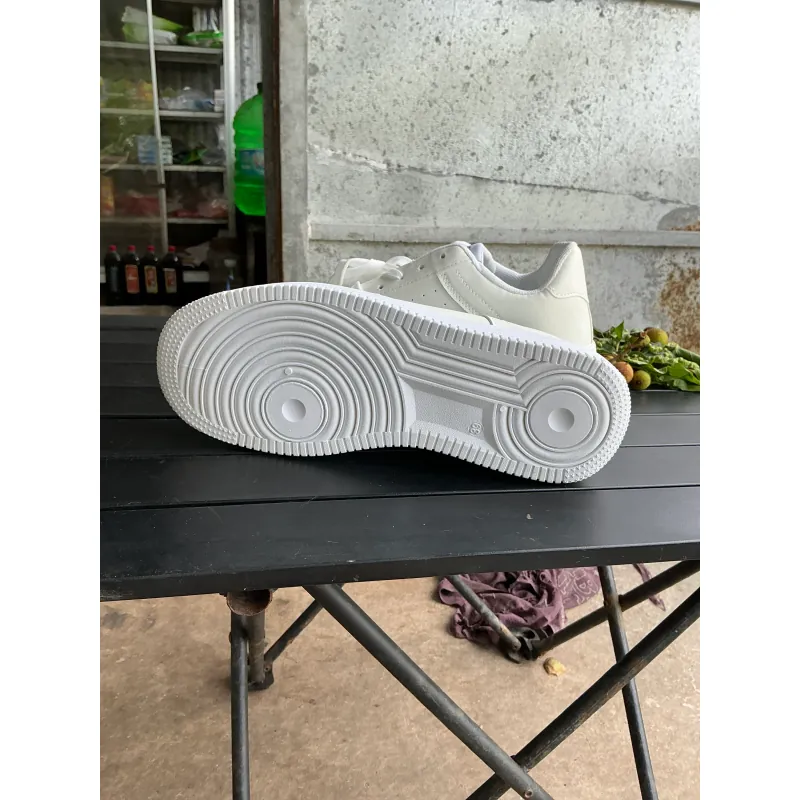 Giày Sneaker Thể Thao unisex Size 39 Cũ 674490