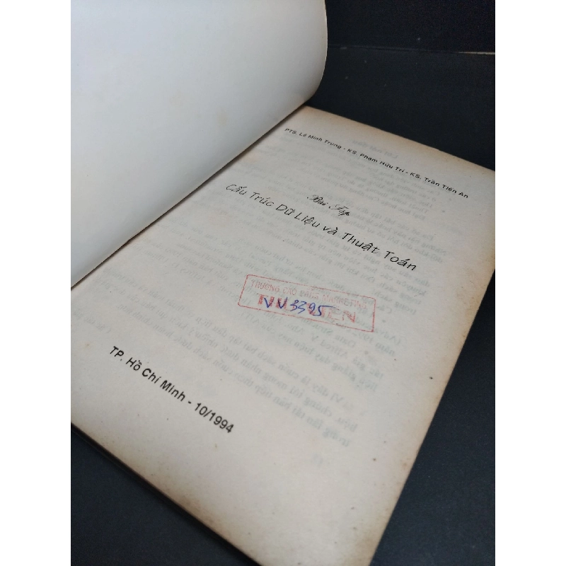 Bài tập cấu trúc dữ liệu & thuật toán mới 70% có mộc đỏ, vết vẽ mực, rách trang, bẩn bìa, ố vàng 1994 PTS. Lê Minh Trung - KS. Phạm Hữu Trí - KS. Trần Tiên An HCM2103 GIÁO TRÌNH, CHUYÊN MÔN 918526