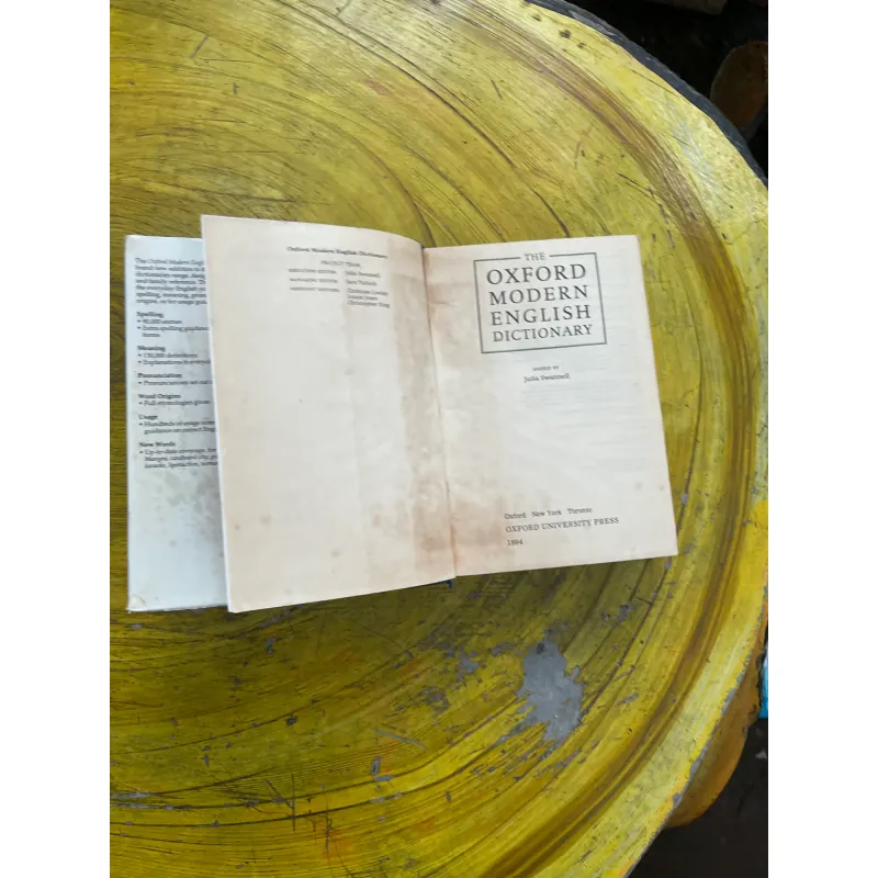 THE OXFORD MODERN ENGLISH DICTIONARY 731099